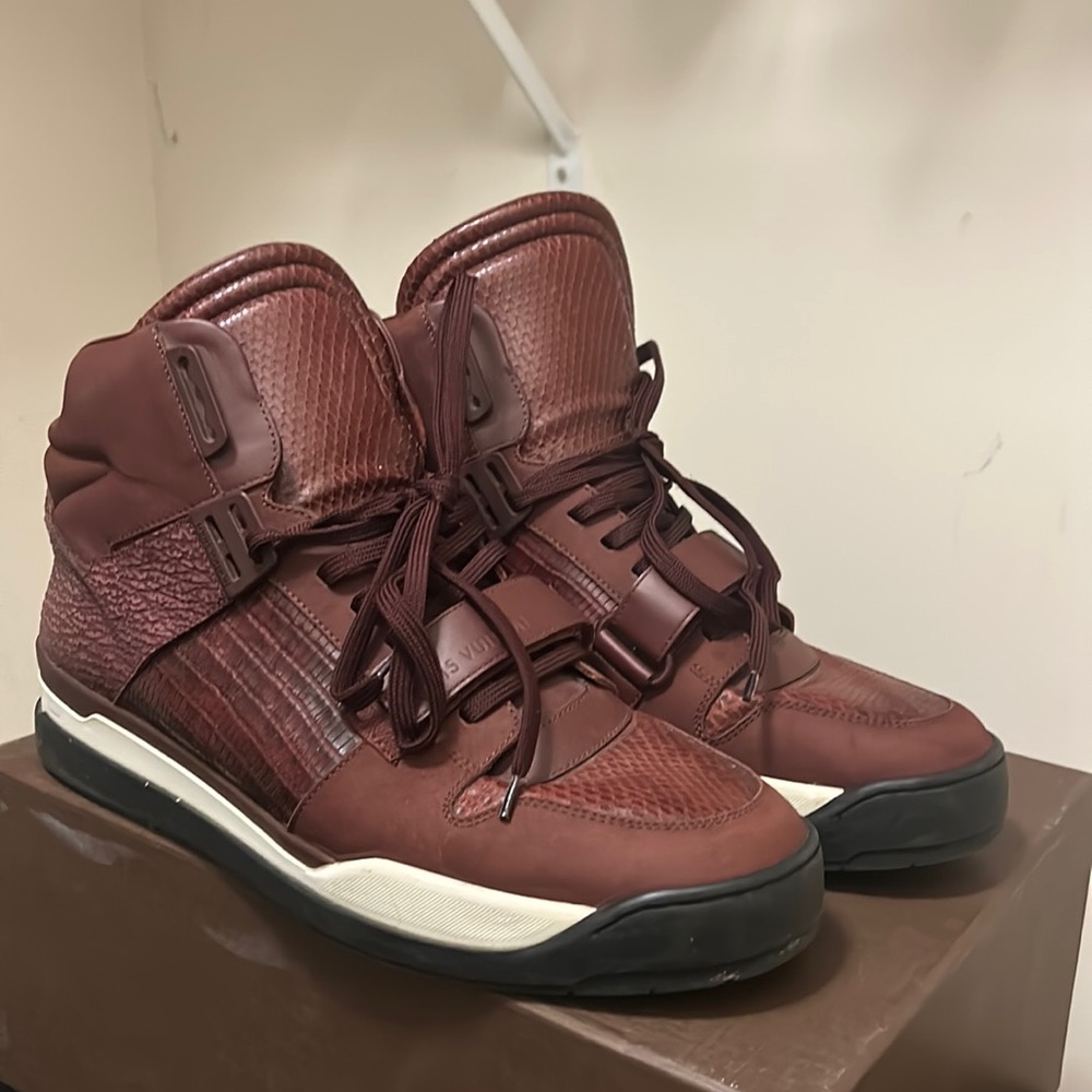 Size 11 fits like a U.S. 12 sneaker boot trailblazer